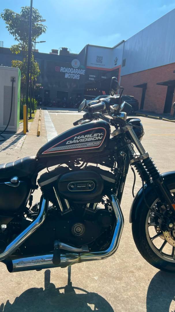 HARLEY-DAVIDSON SPORTSTER XL 883 R