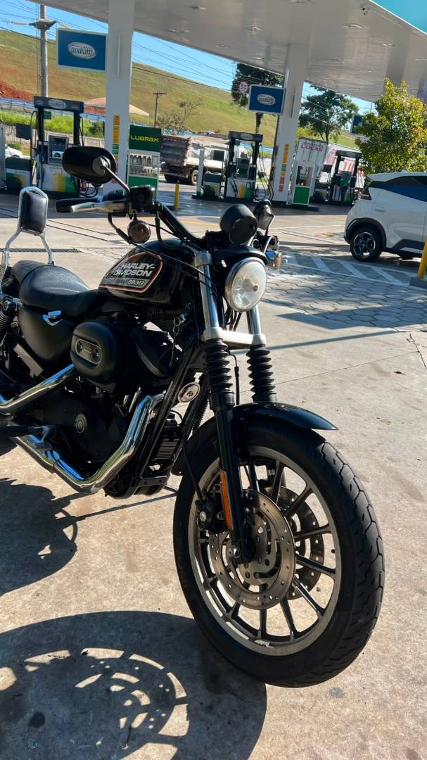 HARLEY-DAVIDSON SPORTSTER XL 883 R