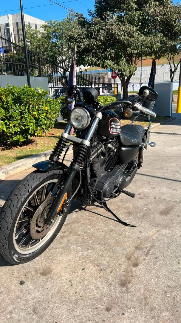 HARLEY-DAVIDSON SPORTSTER XL 883 R