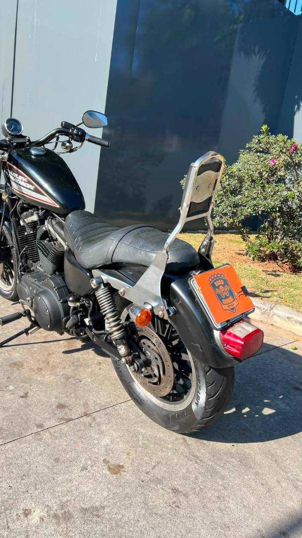 HARLEY-DAVIDSON SPORTSTER XL 883 R