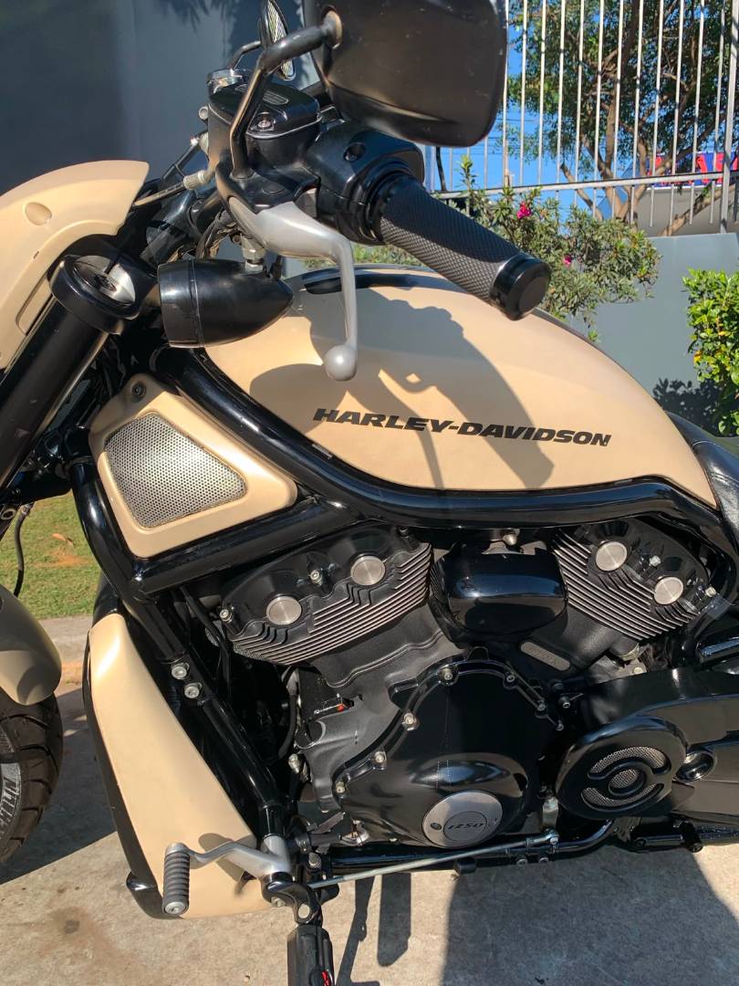 HARLEY-DAVIDSON V ROD MUSCLE