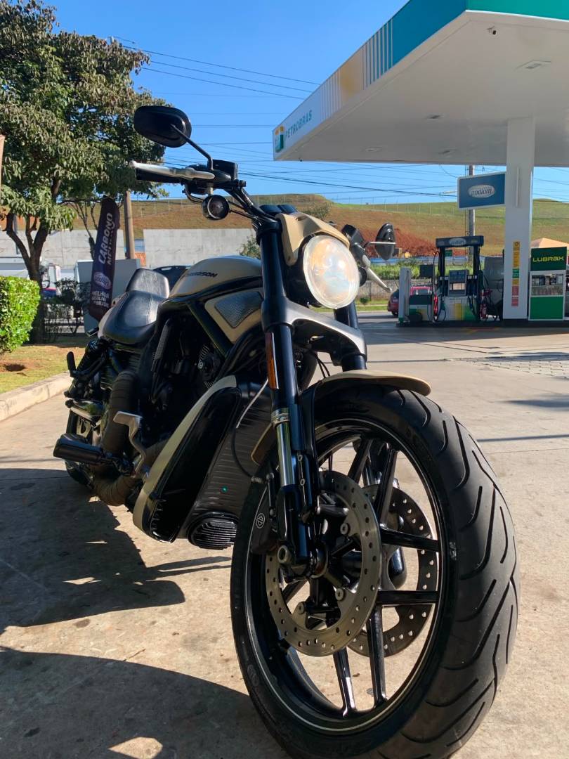 HARLEY-DAVIDSON V ROD MUSCLE