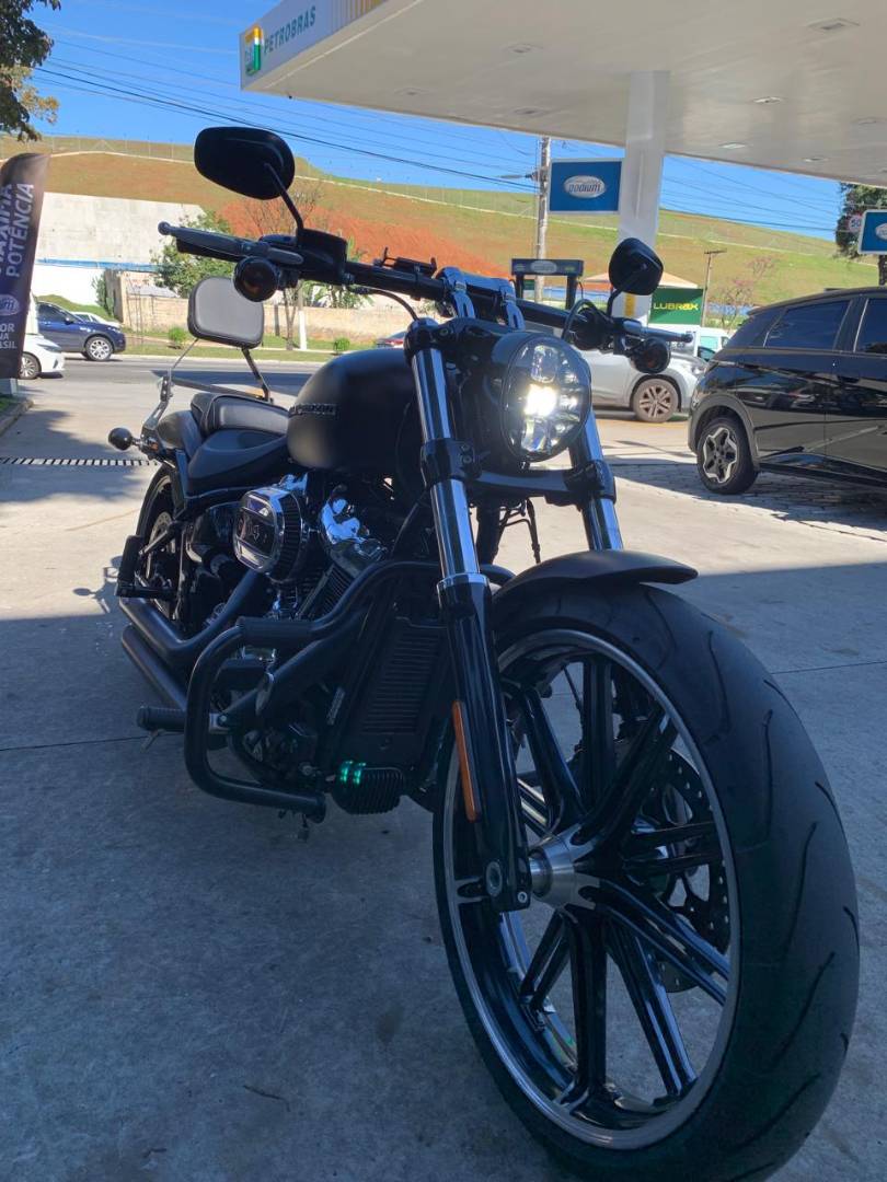 HARLEY-DAVIDSON SOFTAIL BREAKOUT 114