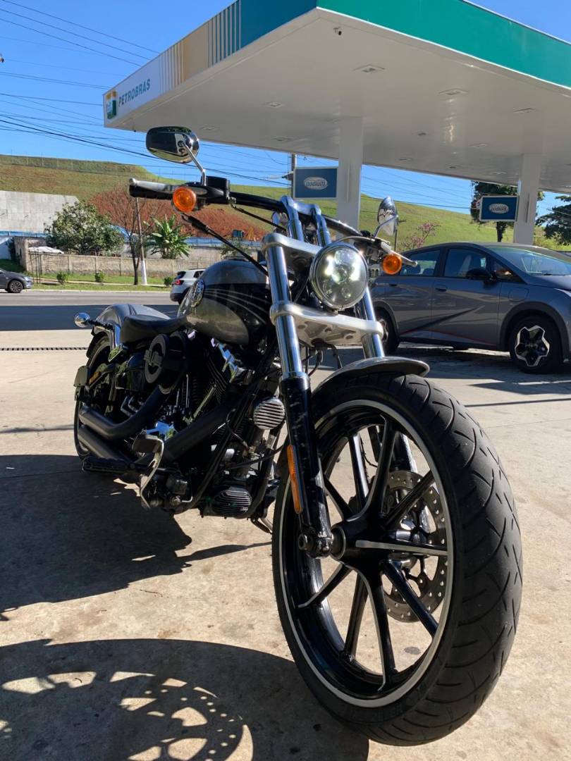 HARLEY-DAVIDSON SOFTAIL BREAKOUT