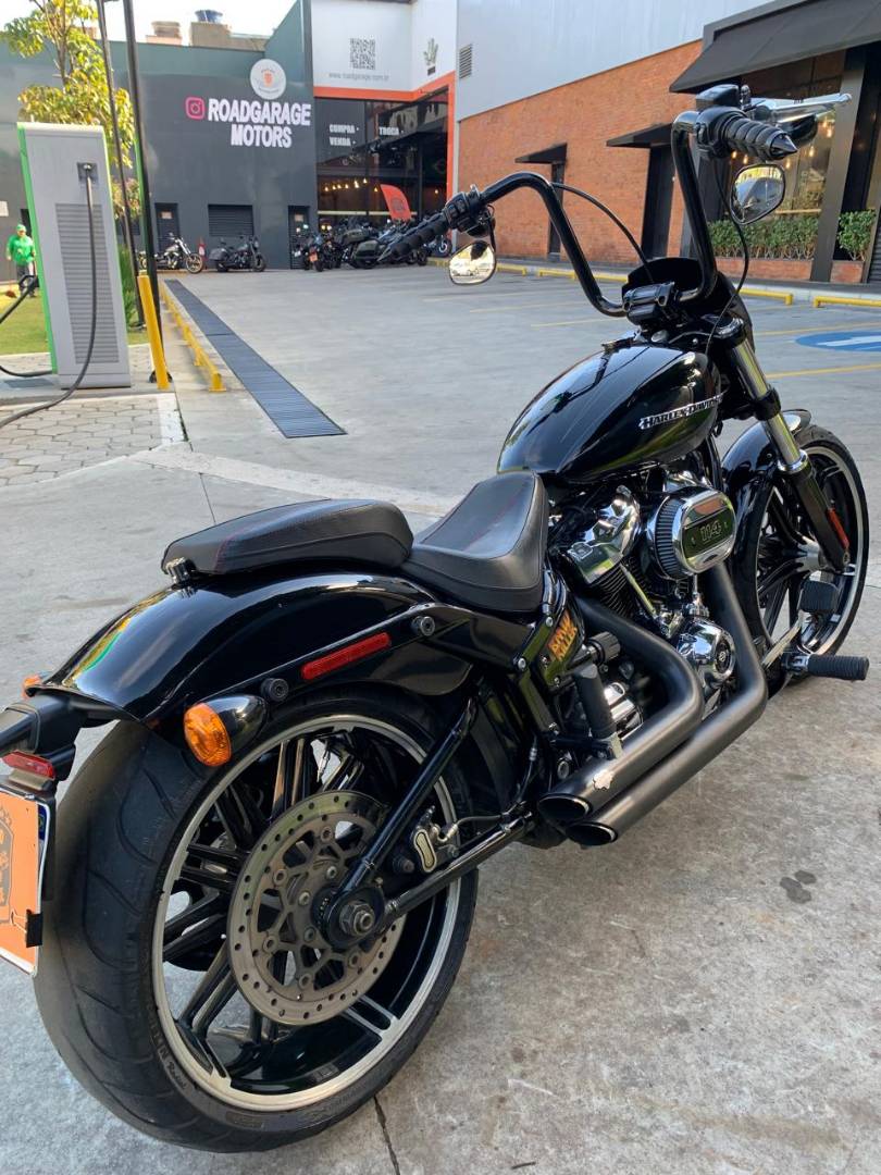HARLEY-DAVIDSON SOFTAIL BREAKOUT 114