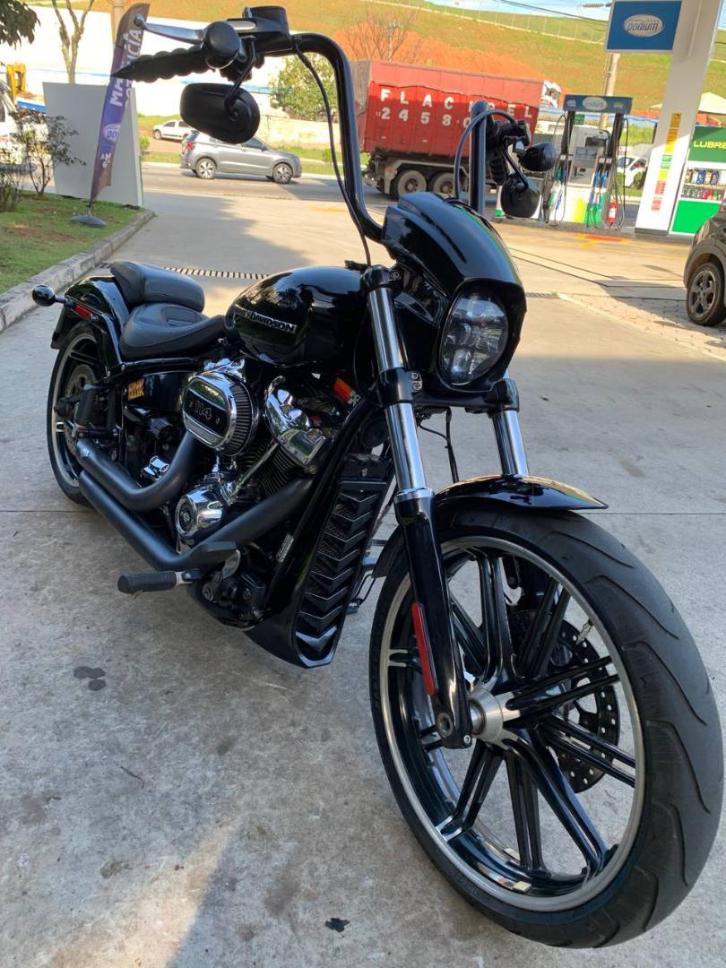 HARLEY-DAVIDSON SOFTAIL BREAKOUT 114