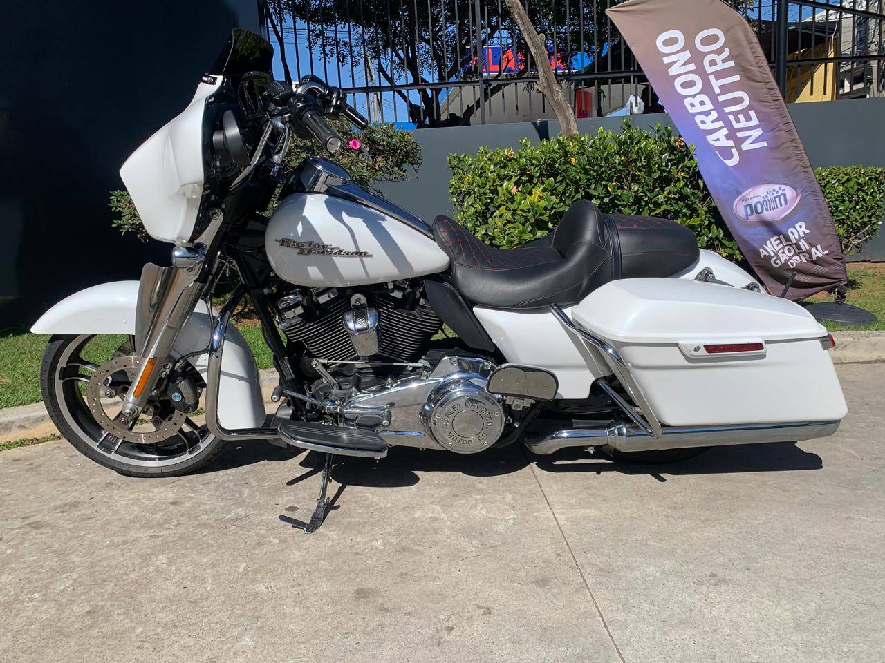 HARLEY-DAVIDSON STREET GLIDE SPECIAL