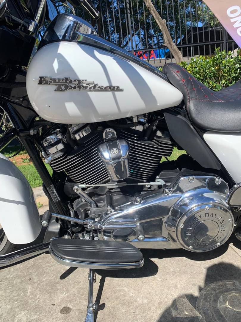 HARLEY-DAVIDSON STREET GLIDE SPECIAL