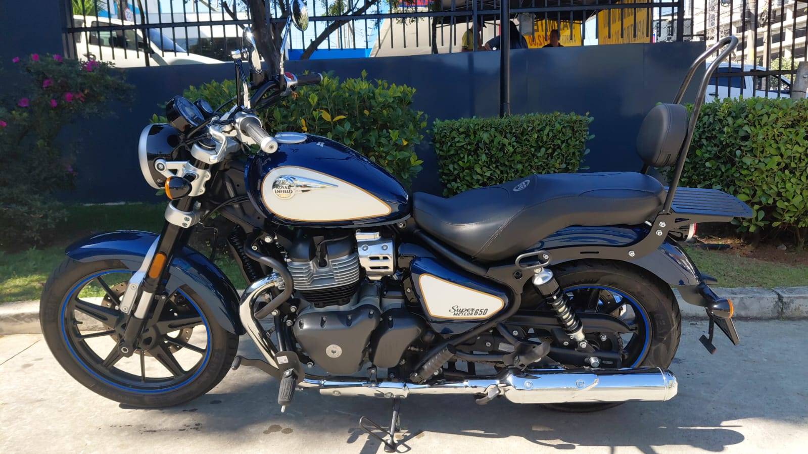 ROYAL ENFIELD SUPER METEOR 650