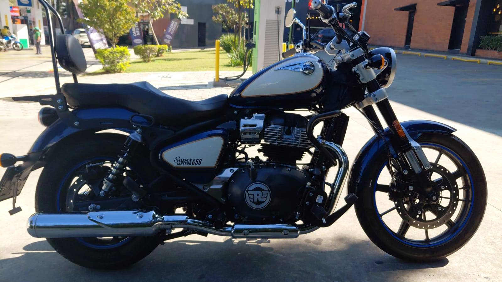 ROYAL ENFIELD SUPER METEOR 650