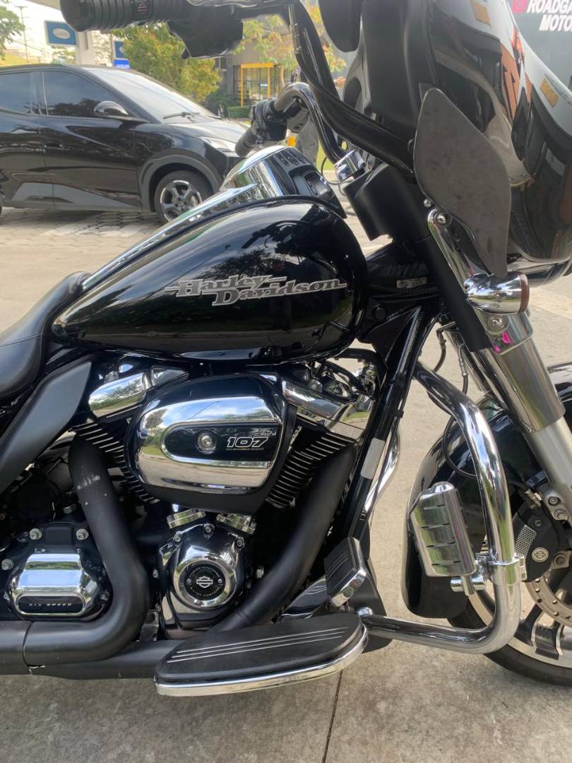 HARLEY-DAVIDSON STREET GLIDE