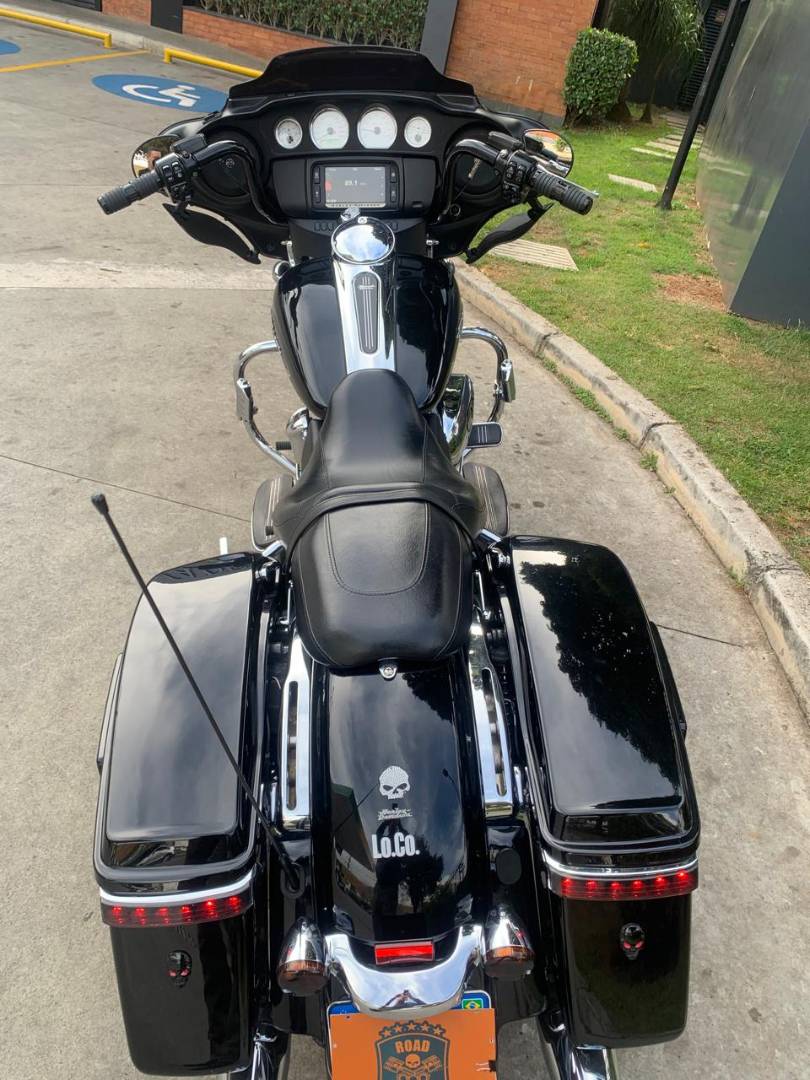 HARLEY-DAVIDSON STREET GLIDE