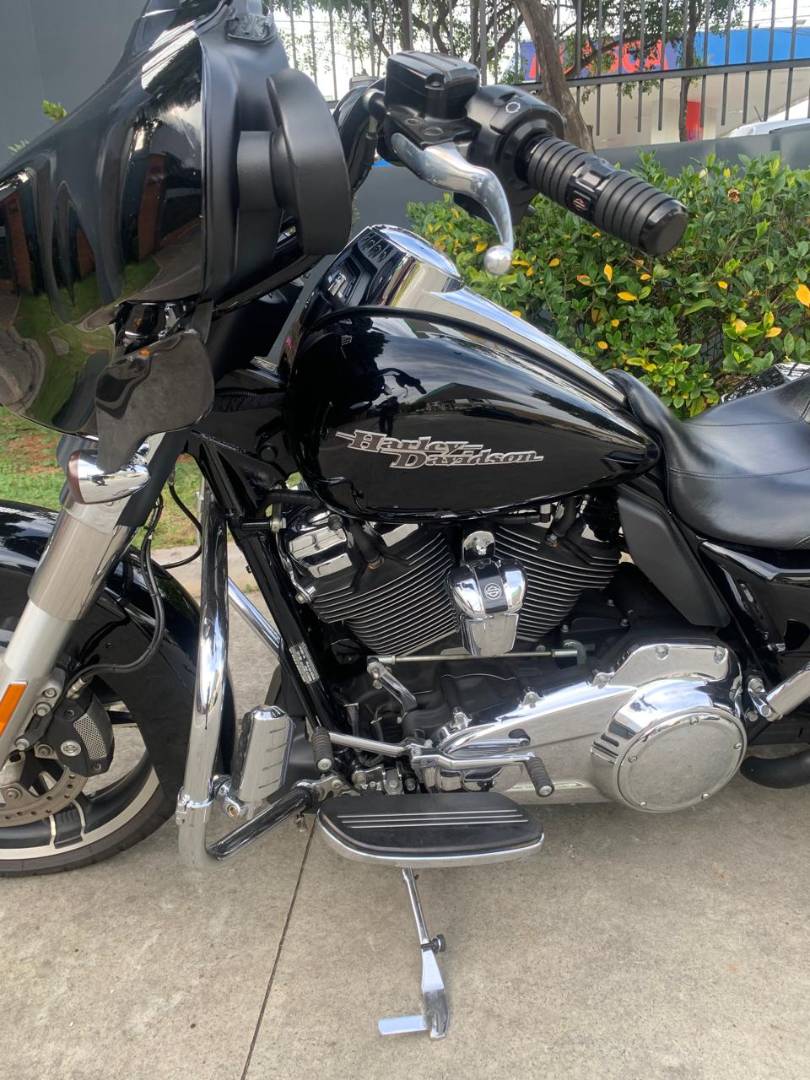 HARLEY-DAVIDSON STREET GLIDE
