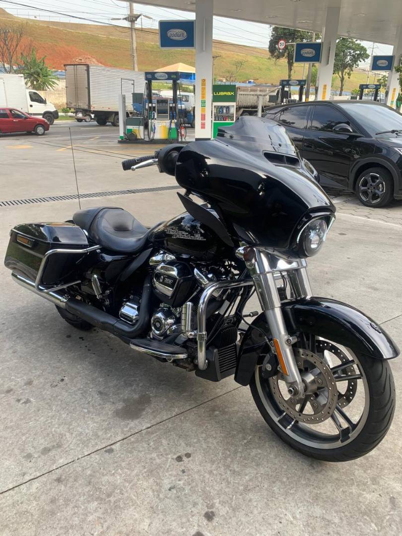 HARLEY-DAVIDSON STREET GLIDE