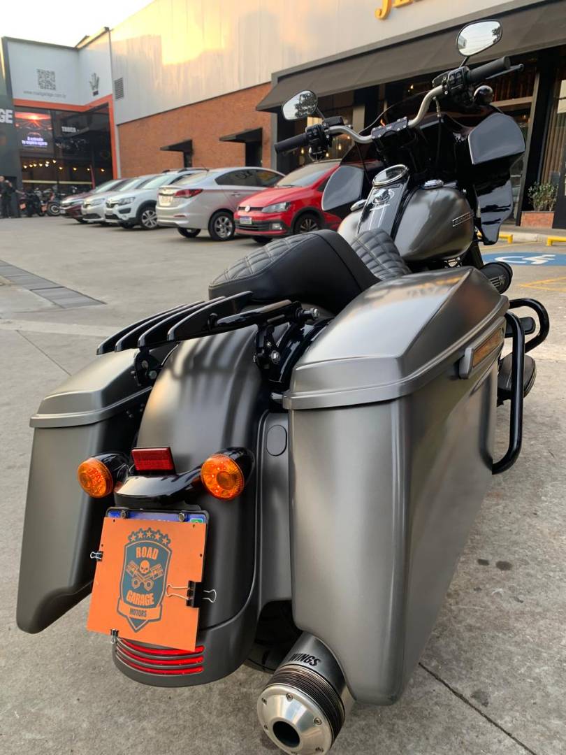 HARLEY-DAVIDSON ROAD KING SPECIAL
