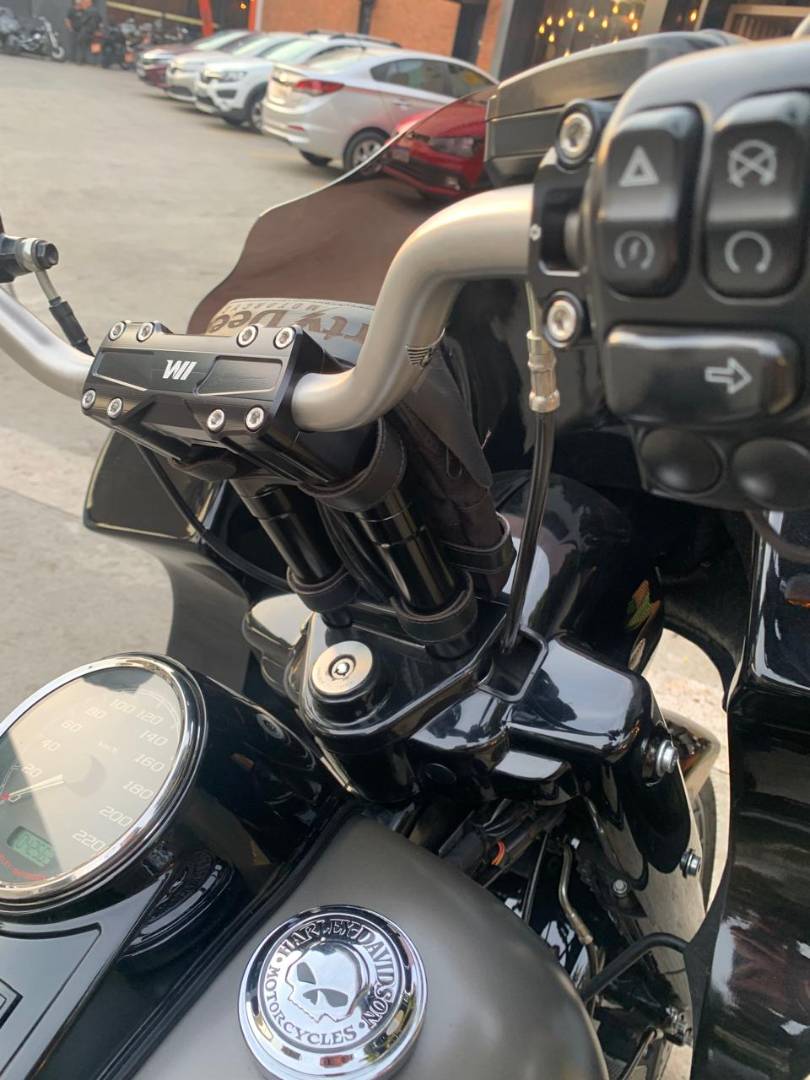 HARLEY-DAVIDSON ROAD KING SPECIAL