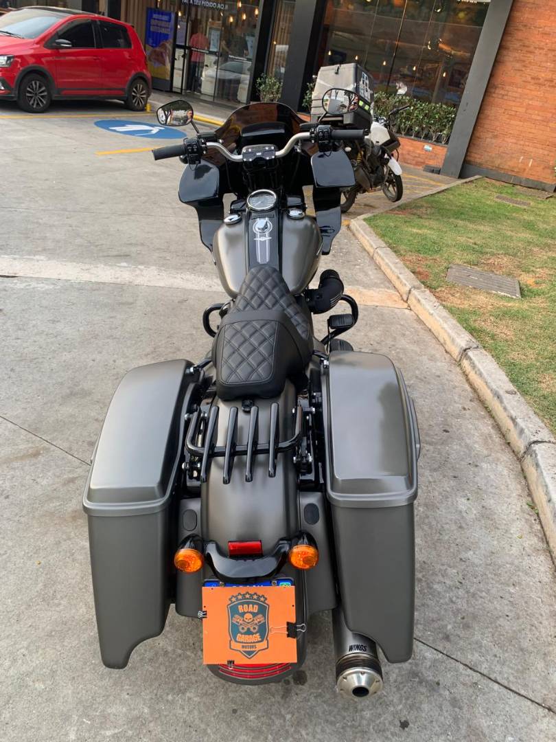 HARLEY-DAVIDSON ROAD KING SPECIAL