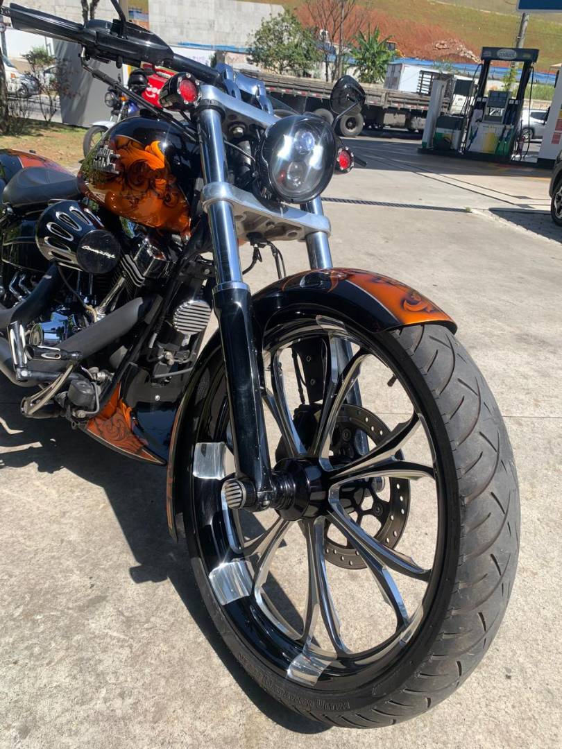 HARLEY-DAVIDSON SOFTAIL BREAKOUT