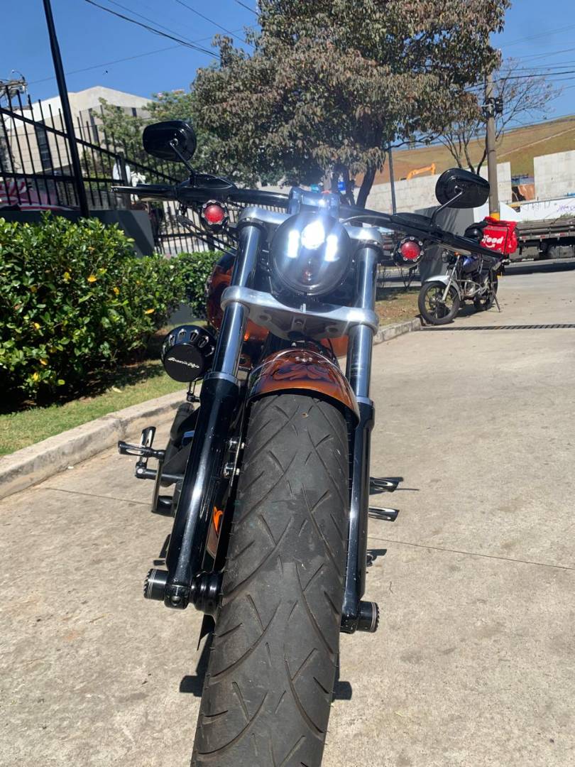 HARLEY-DAVIDSON SOFTAIL BREAKOUT