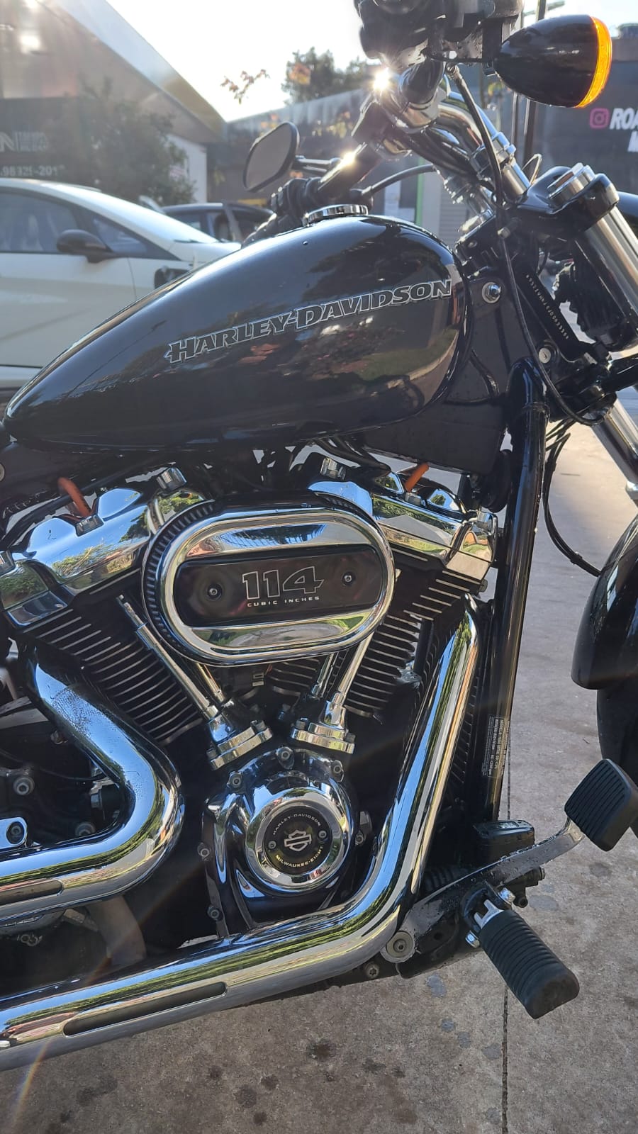 HARLEY-DAVIDSON SOFTAIL BREAKOUT