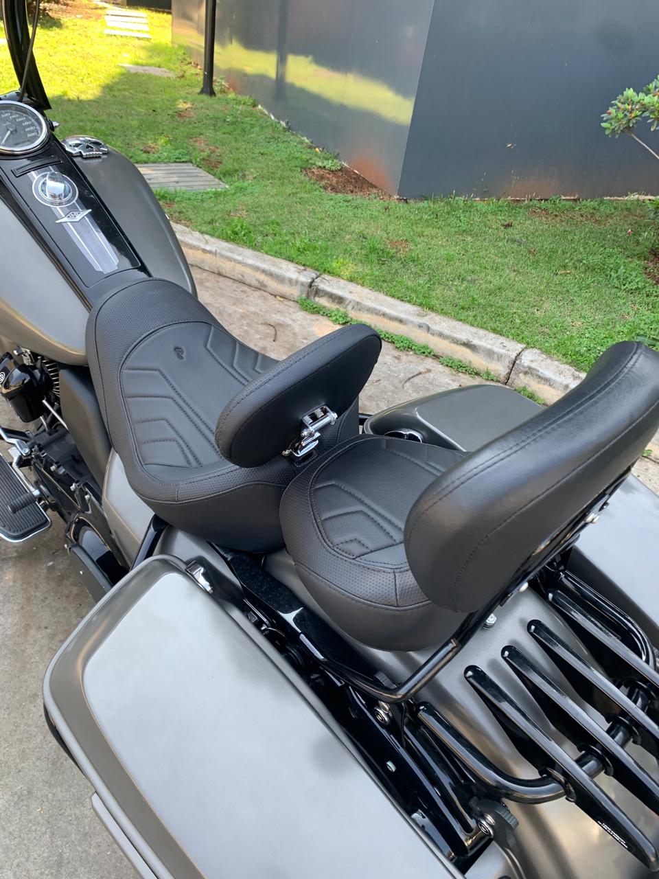 HARLEY-DAVIDSON ROAD KING SPECIAL