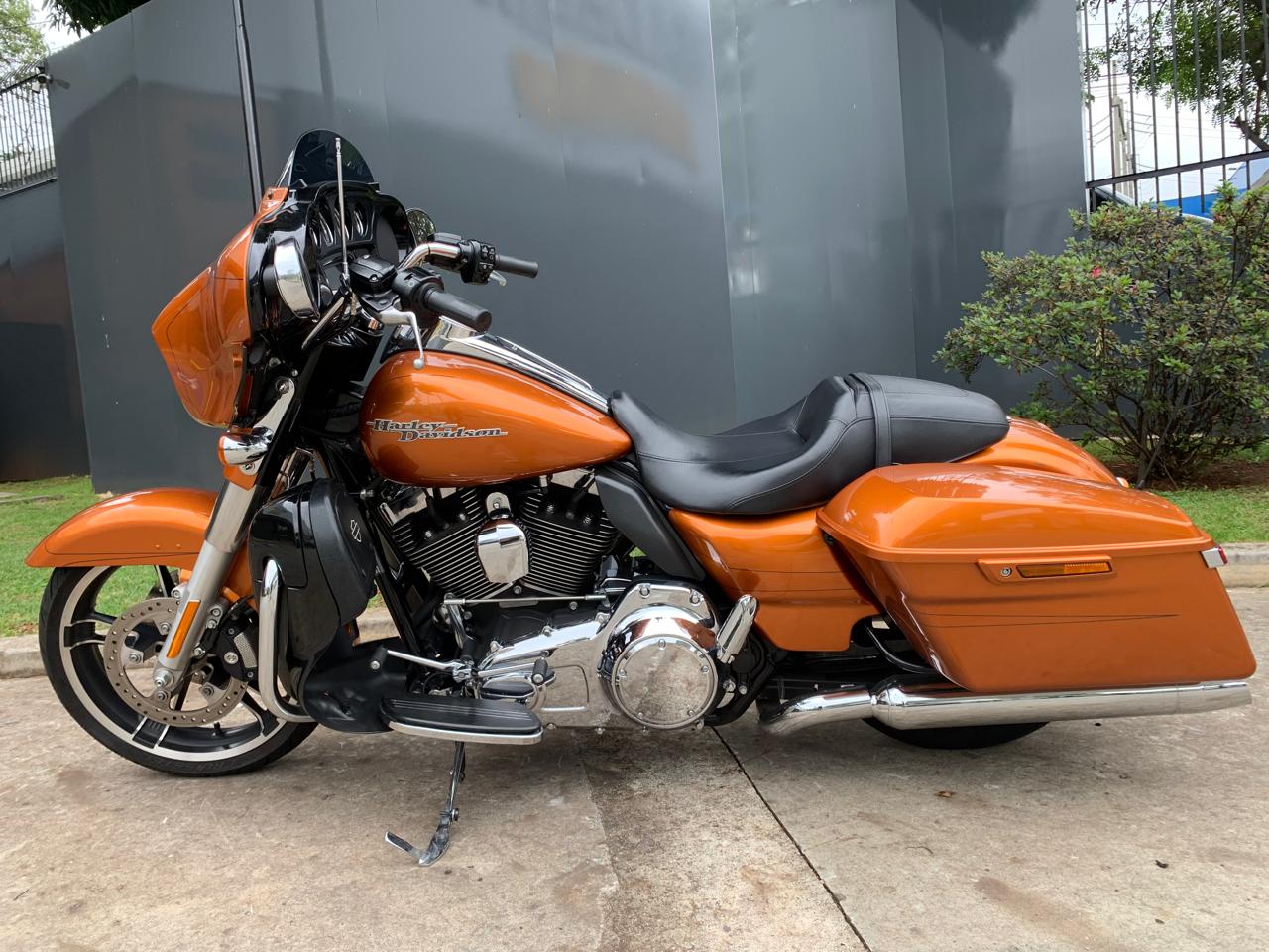 HARLEY-DAVIDSON STREET GLIDE