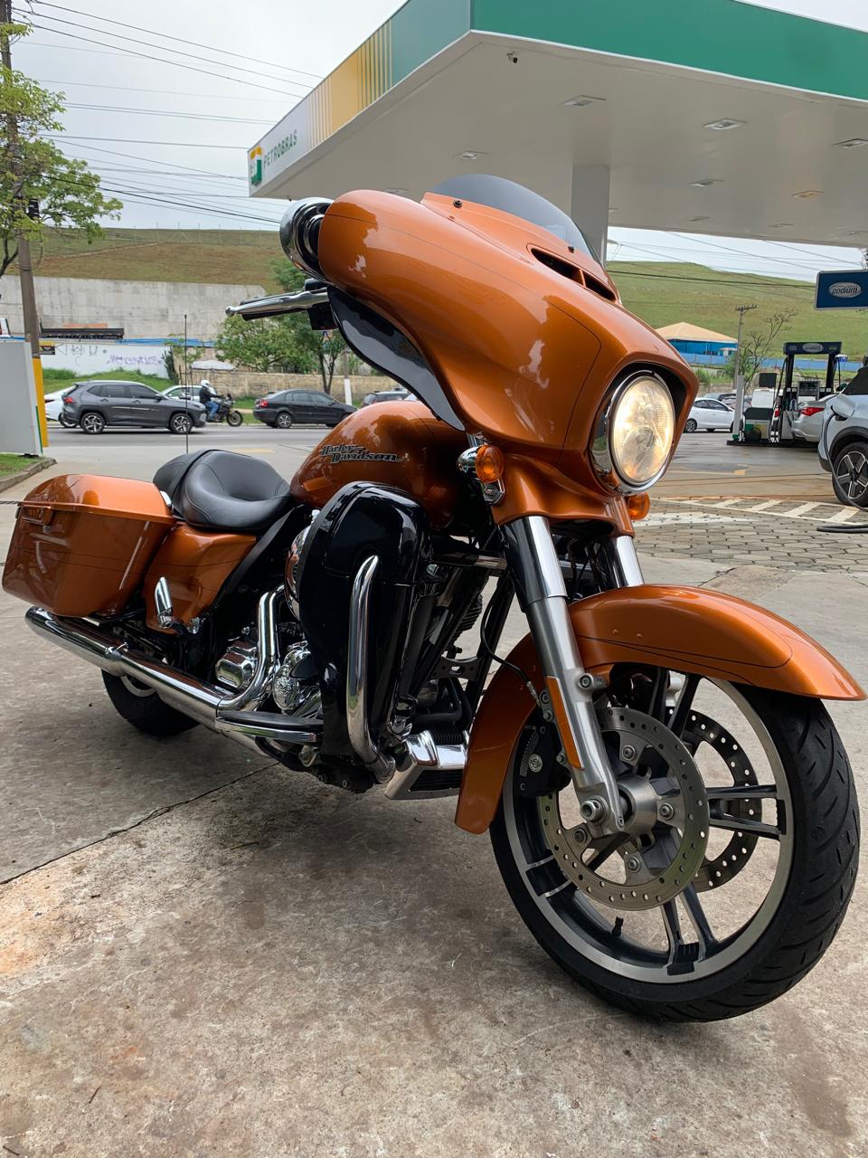 HARLEY-DAVIDSON STREET GLIDE
