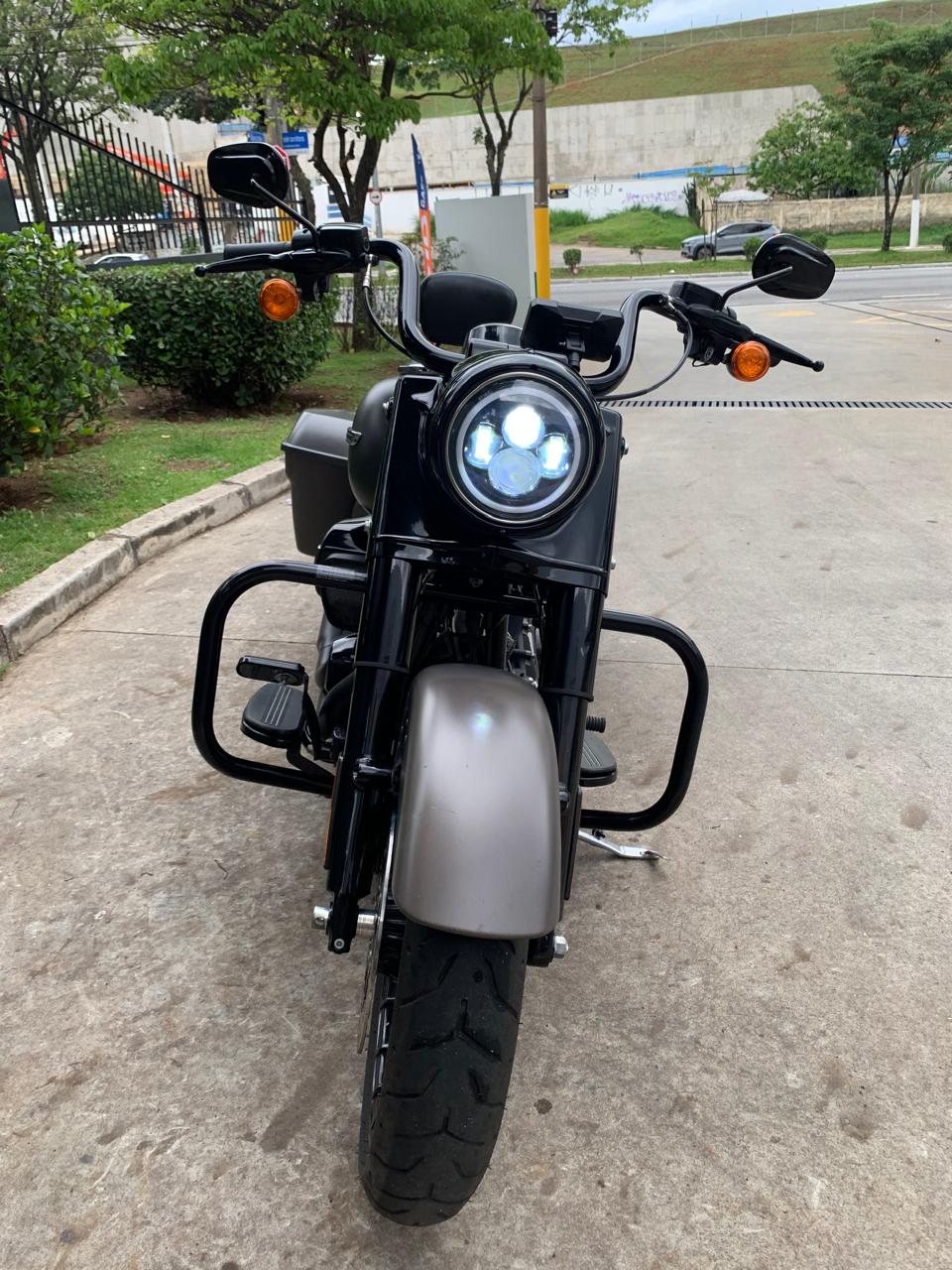 HARLEY-DAVIDSON ROAD KING SPECIAL