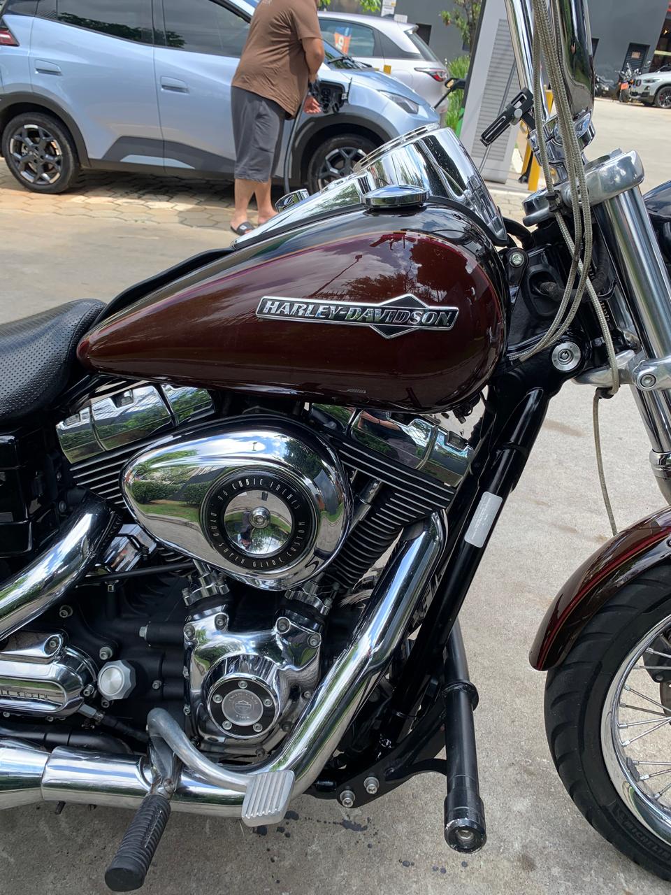 HARLEY-DAVIDSON DYNA SUPER GLIDE CUSTOM