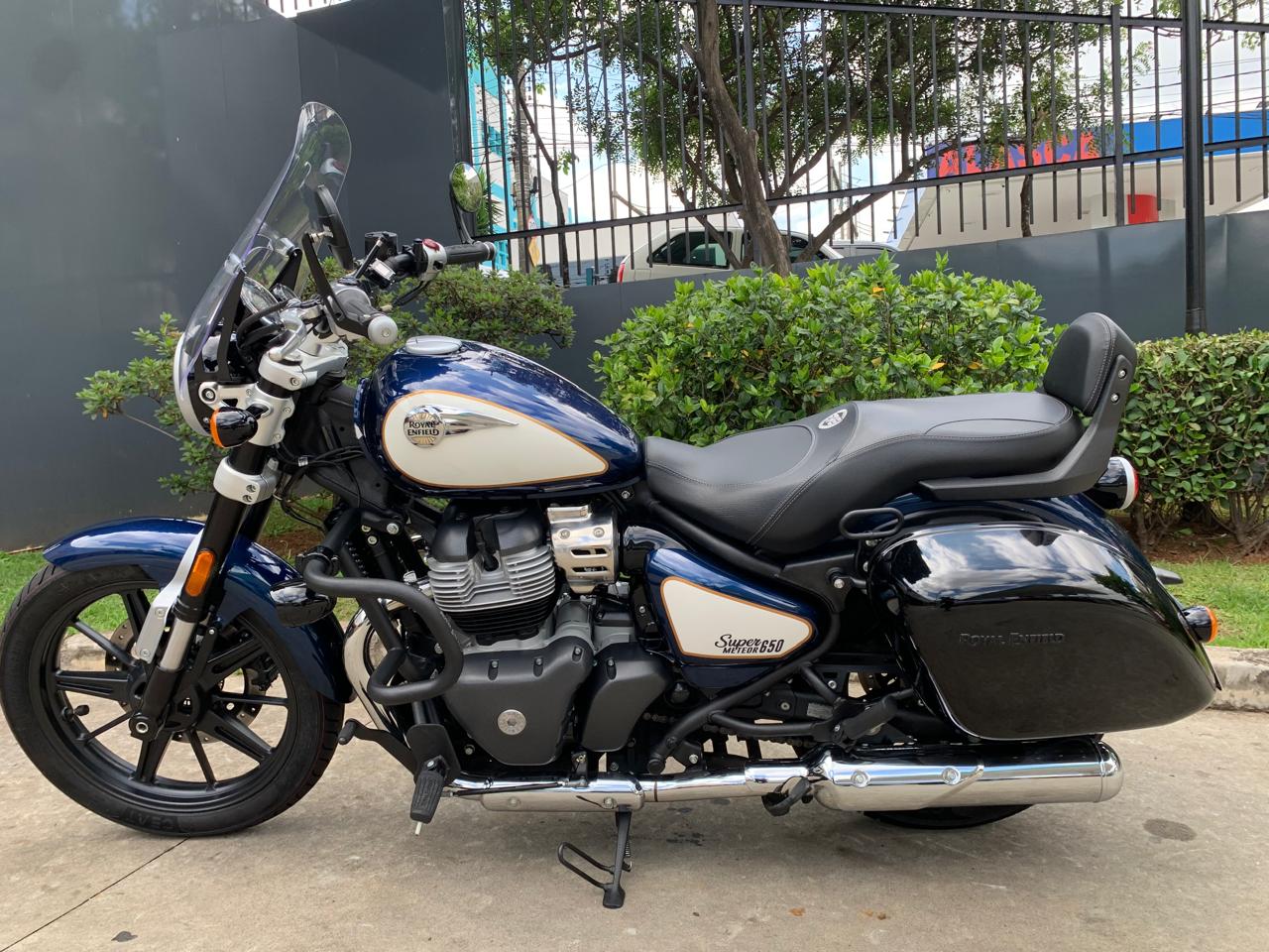 ROYAL ENFIELD SUPER METEOR 650