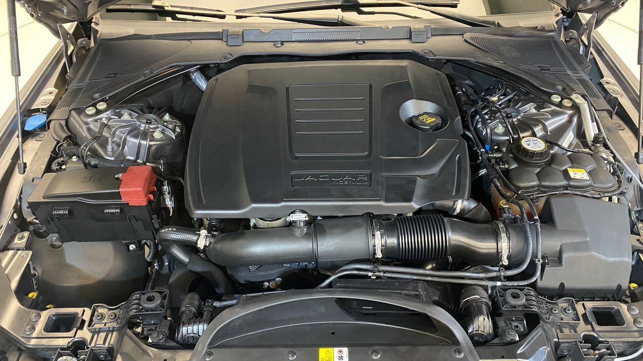 JAGUAR XE