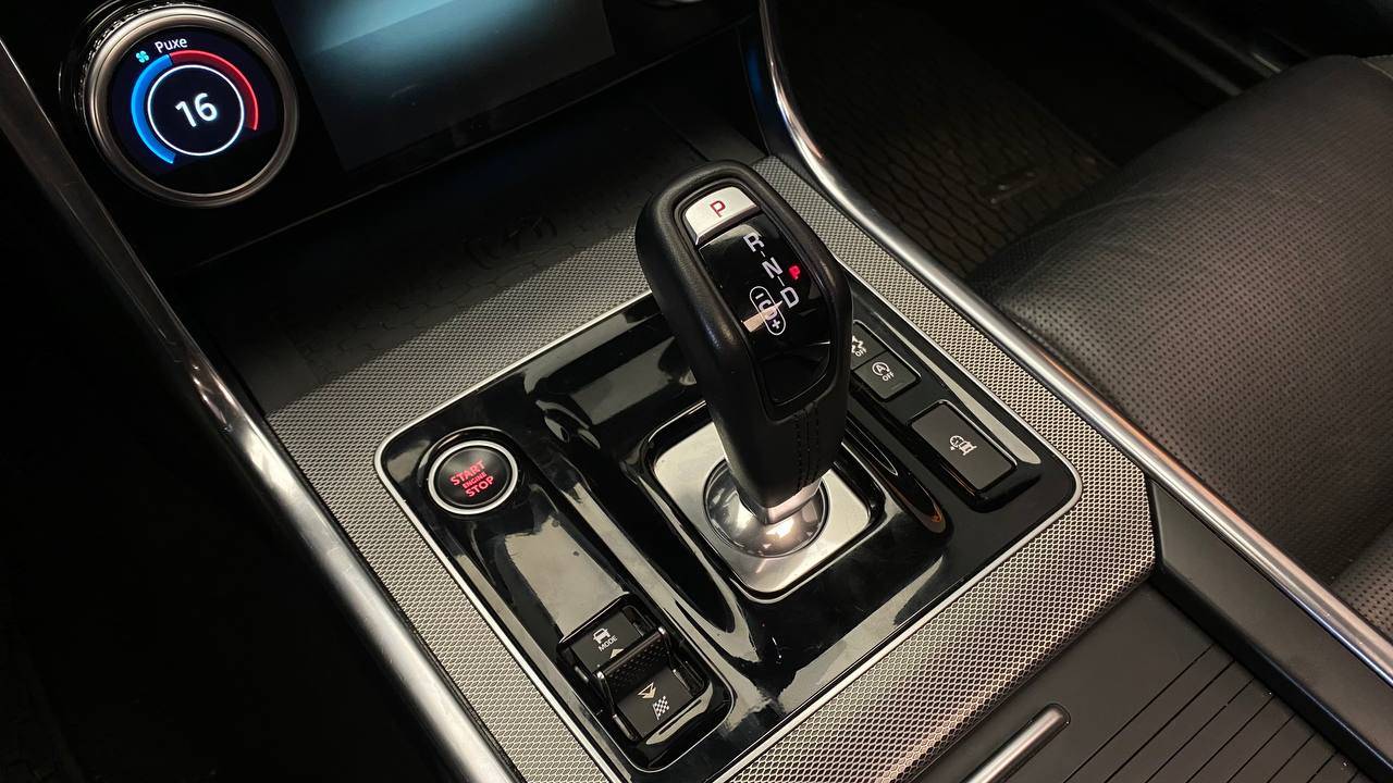 JAGUAR XE