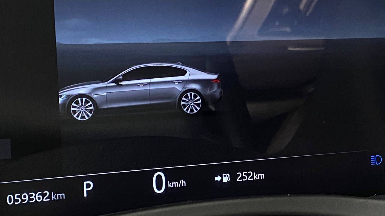 JAGUAR XE