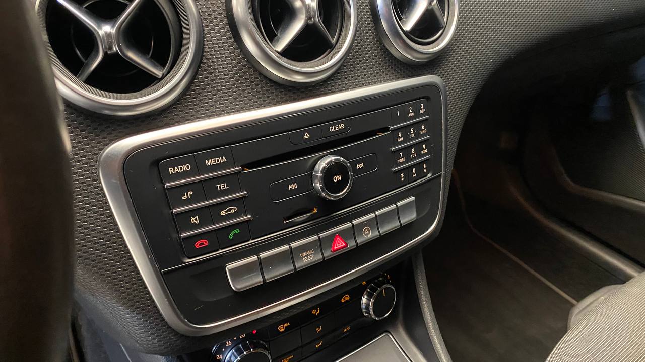 MERCEDES-BENZ A 200