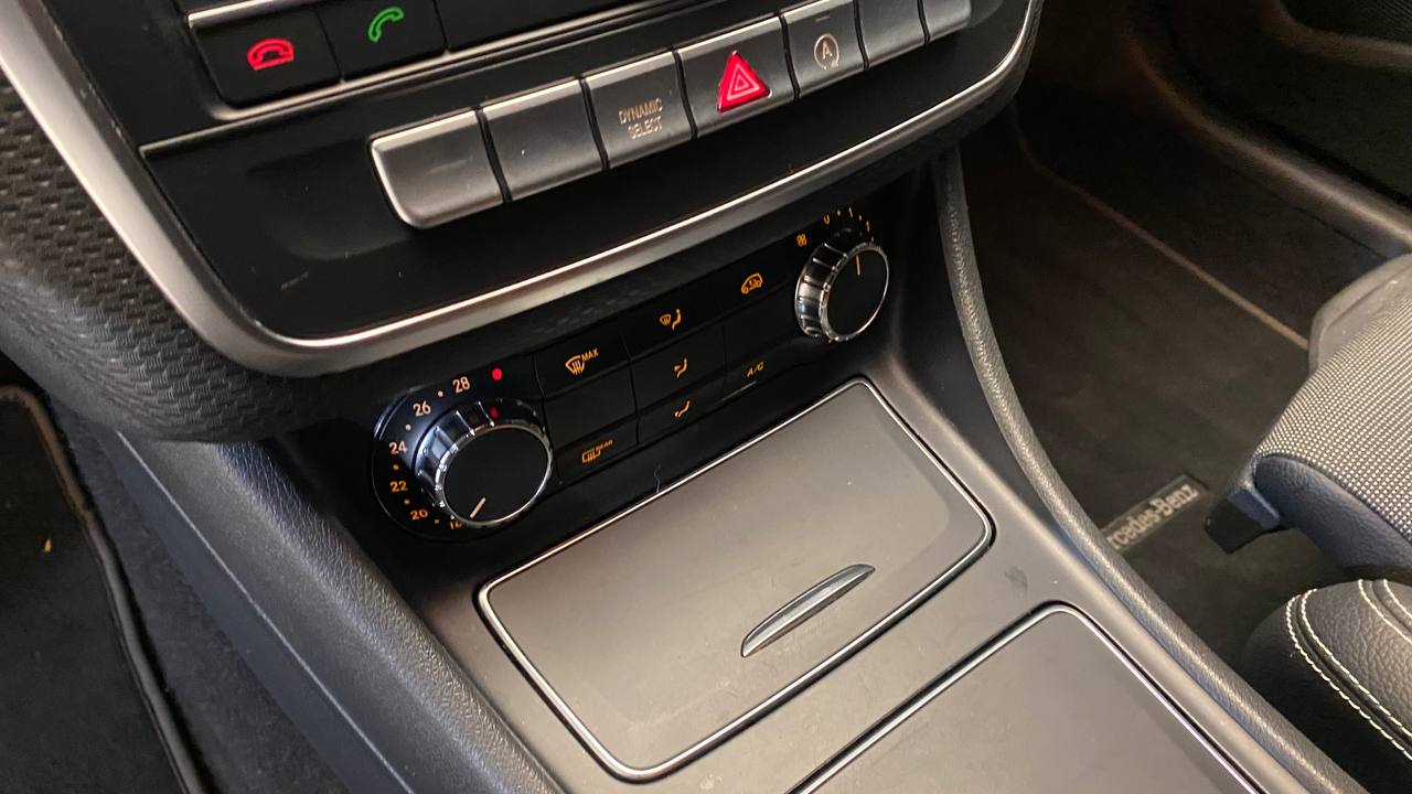 MERCEDES-BENZ A 200