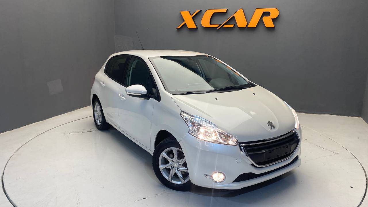 PEUGEOT 208