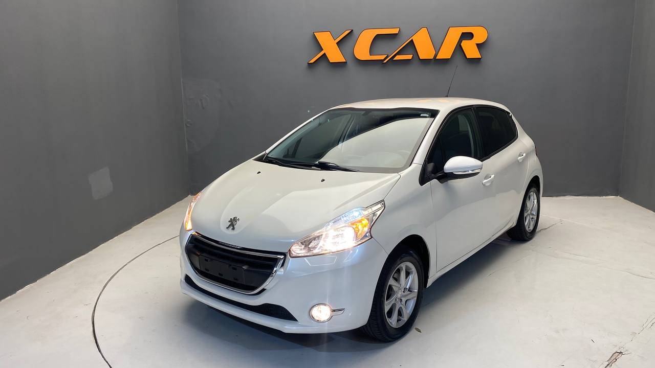 PEUGEOT 208