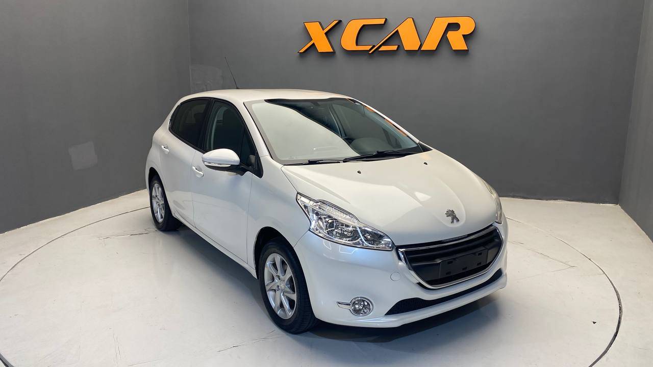 PEUGEOT 208