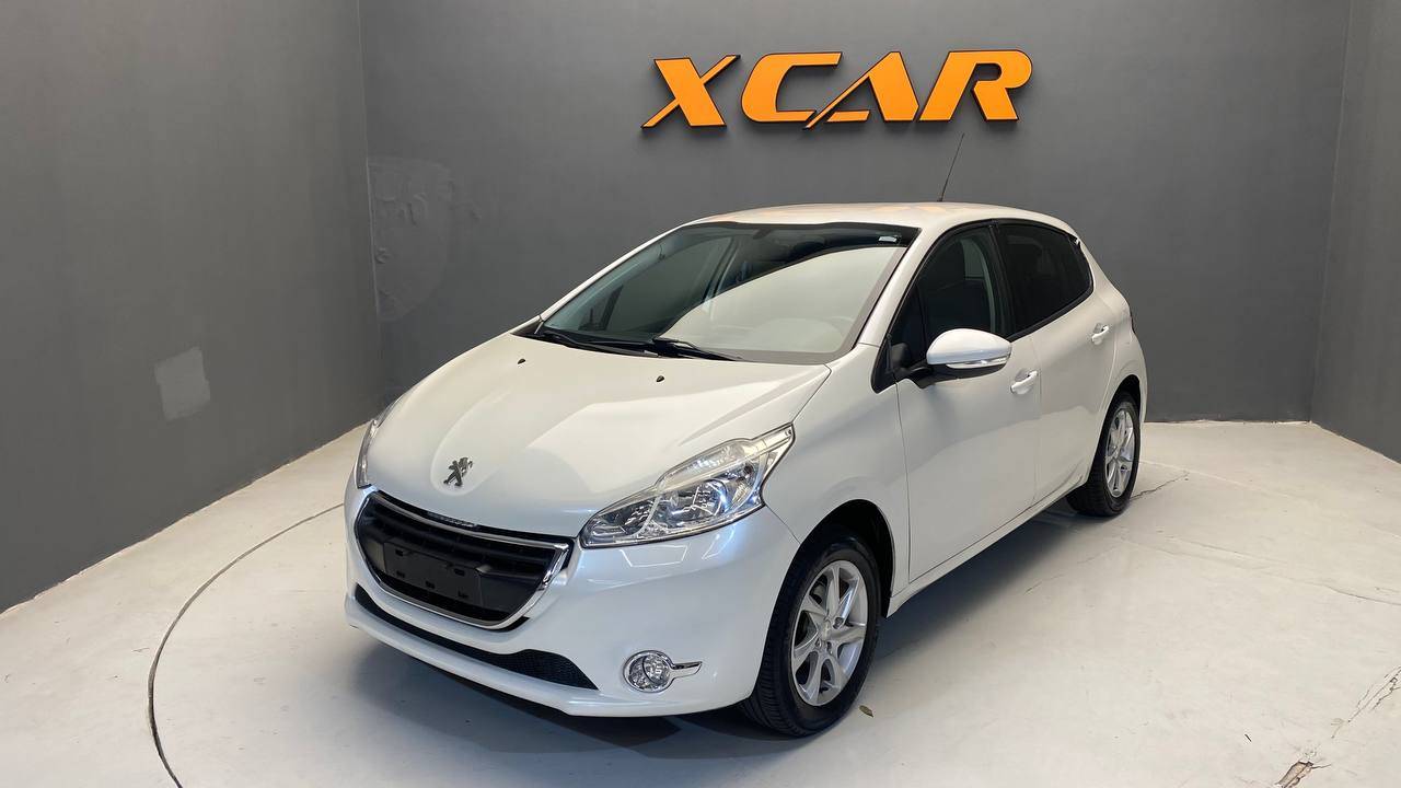 PEUGEOT 208