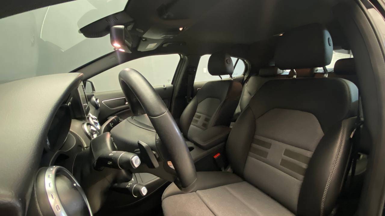 MERCEDES-BENZ GLA 200