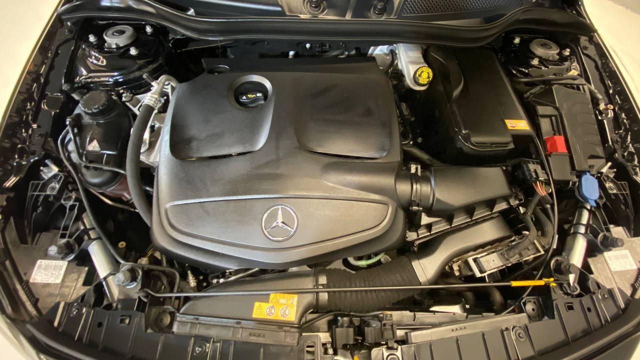 MERCEDES-BENZ GLA 200
