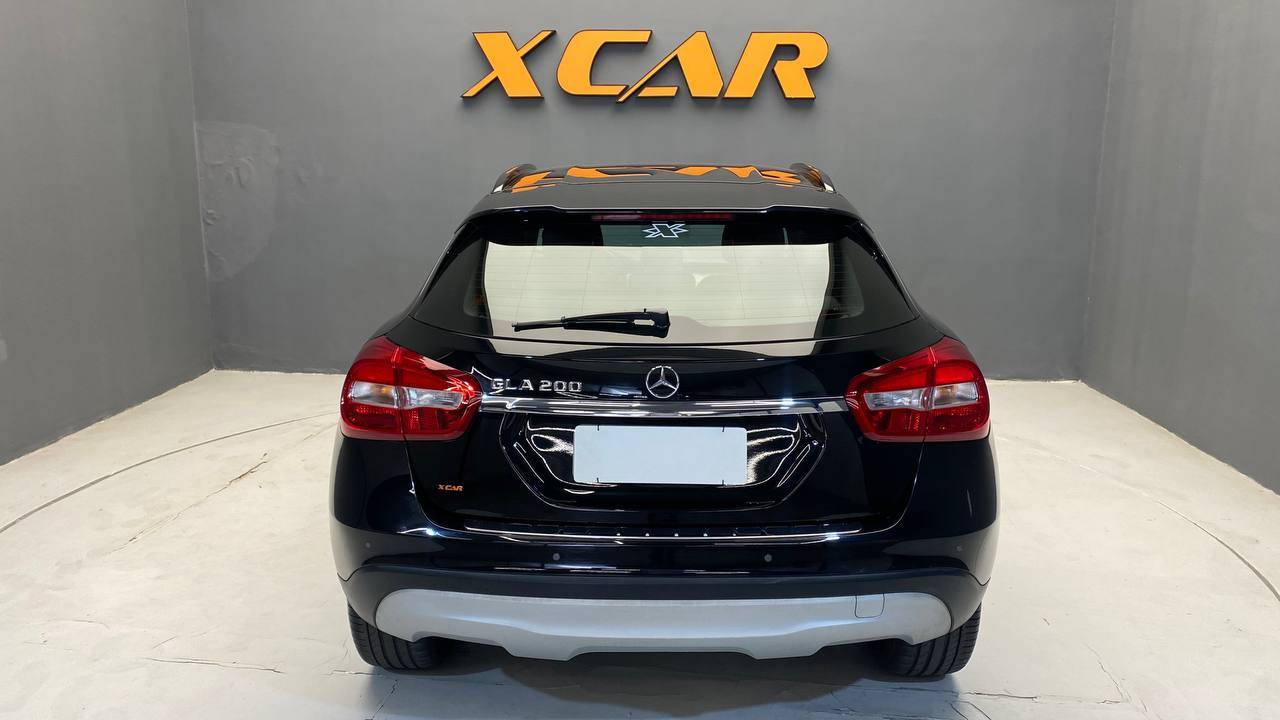 MERCEDES-BENZ GLA 200