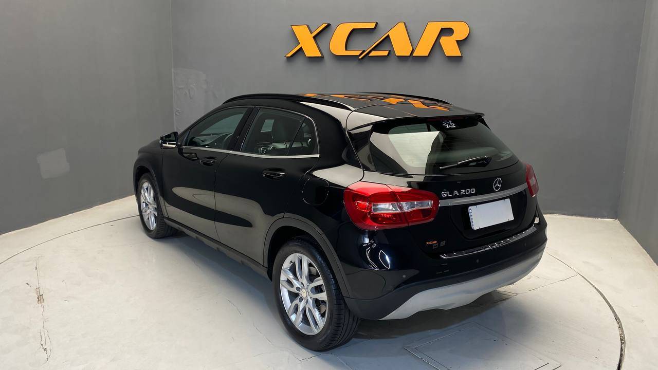 MERCEDES-BENZ GLA 200