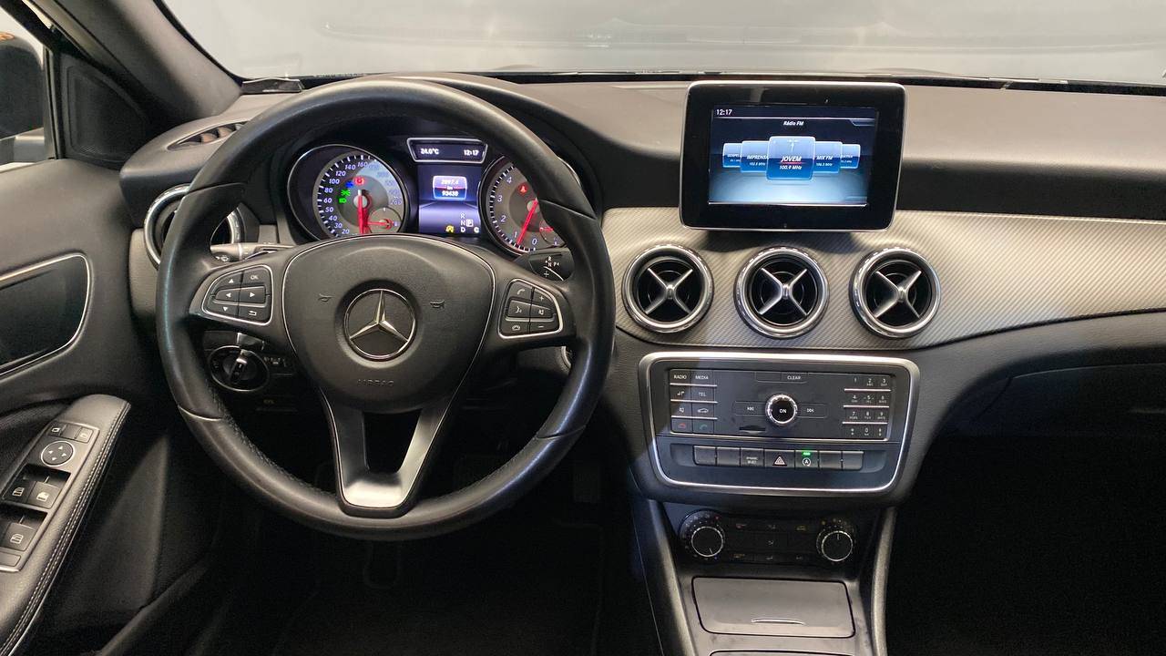 MERCEDES-BENZ GLA 200
