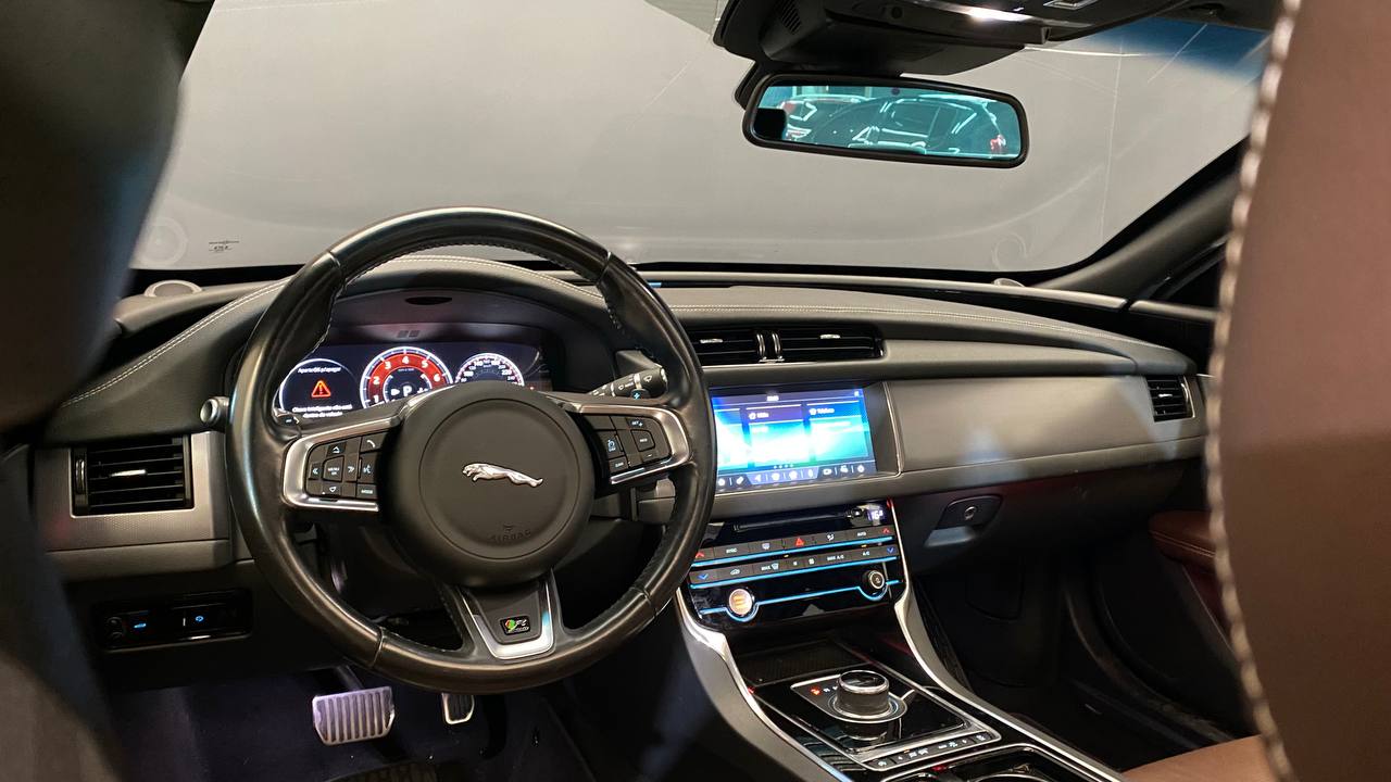 JAGUAR XF