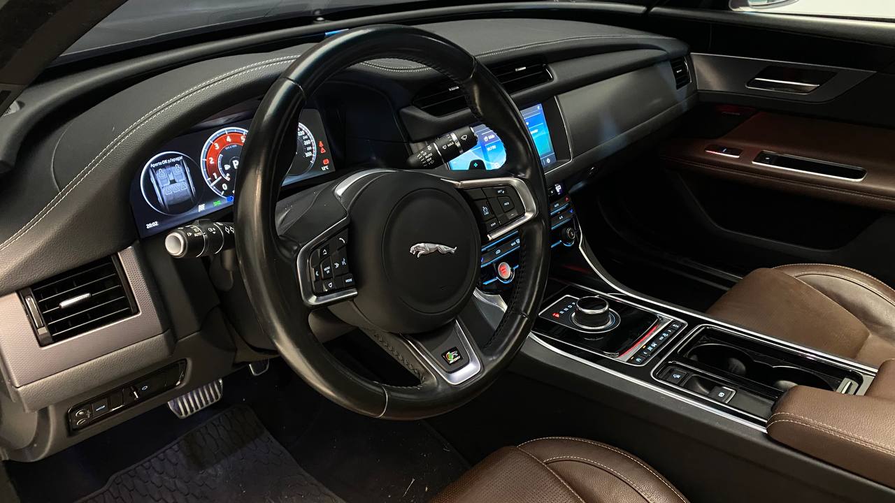 JAGUAR XF