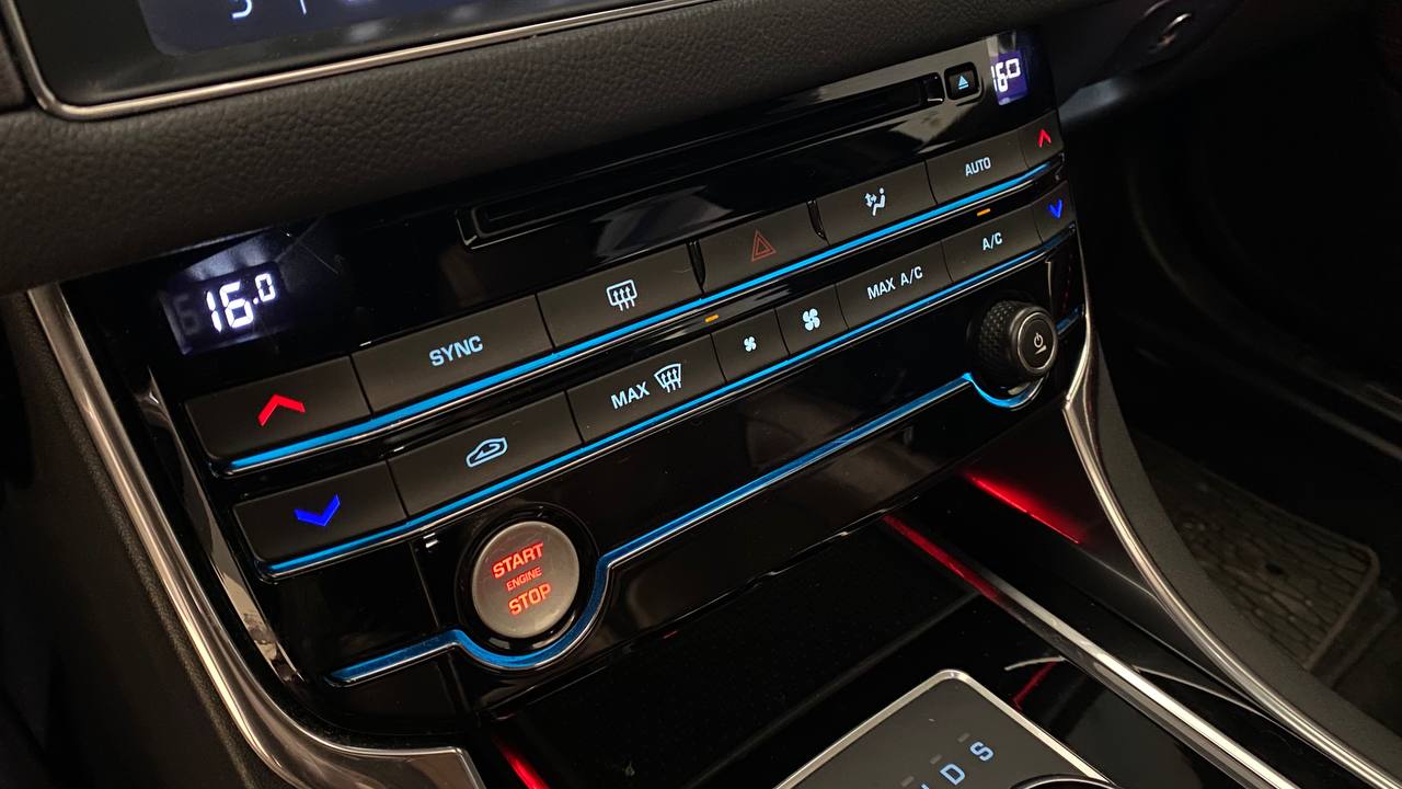 JAGUAR XF