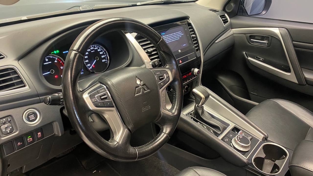 MITSUBISHI PAJERO