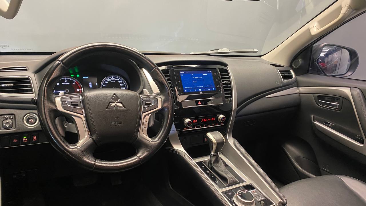 MITSUBISHI PAJERO