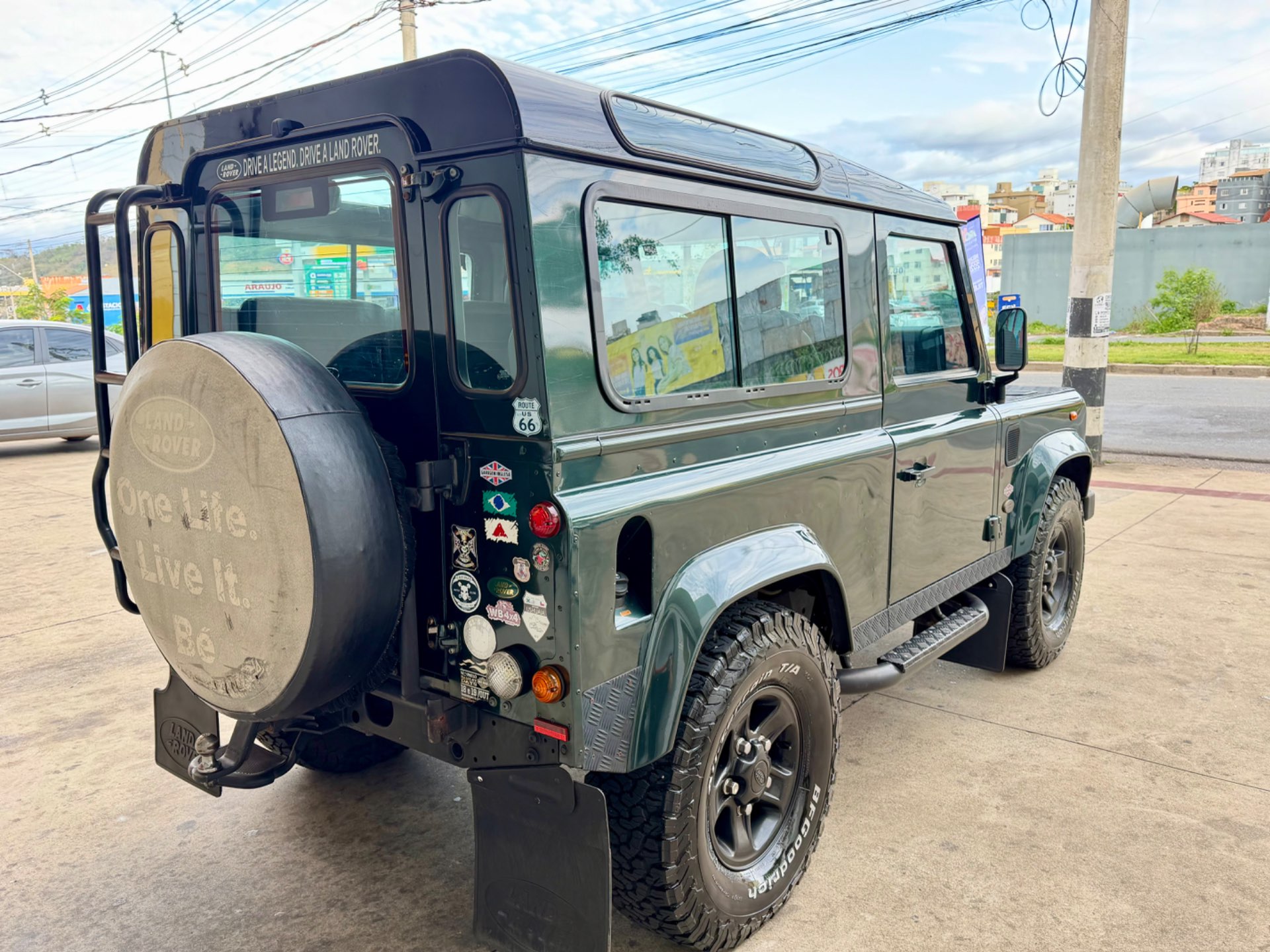 LAND ROVER DEFENDER